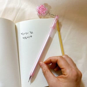 에이지리스에비뉴 필기감이 좋은 벚꽃 볼펜 봄 선물 펜